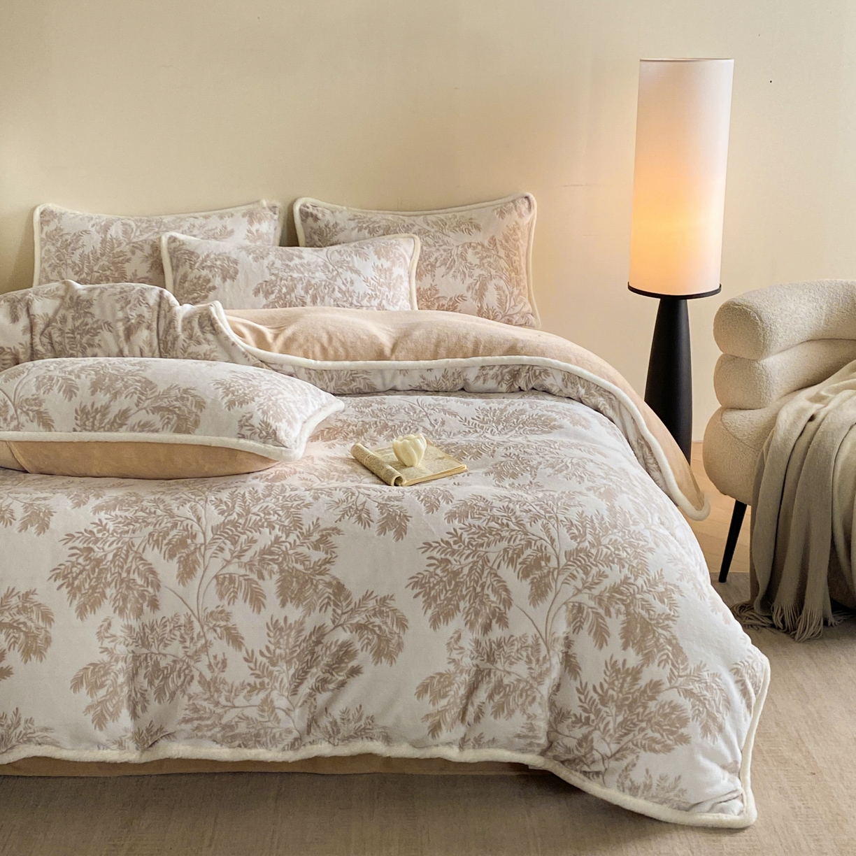 91家纺网 家纺一手货源 找家纺 绘萱家居 2025新款爆款高密消光包边雕花牛奶绒四件套立体5D 圣彼得-咖