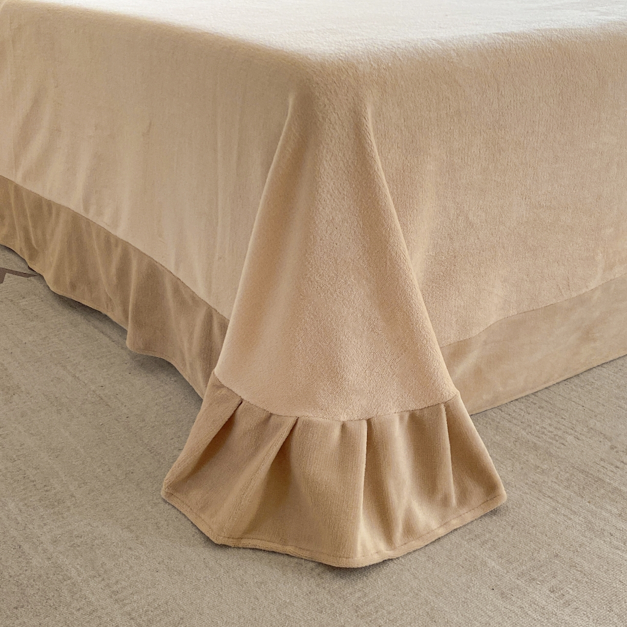 91家纺网 家纺一手货源 找家纺 绘萱家居 2025新款爆款高密消光包边雕花牛奶绒四件套立体5D 圣彼得-咖