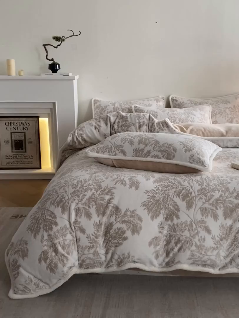 91家纺网 家纺一手货源 找家纺 绘萱家居 2025新款爆款高密消光包边雕花牛奶绒四件套立体5D 圣彼得-咖