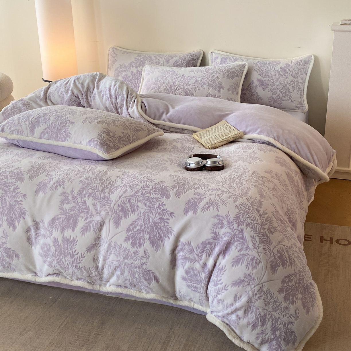 91家纺网 家纺一手货源 找家纺 绘萱家居 2025新款爆款高密消光包边雕花牛奶绒四件套立体5D 圣彼得-紫