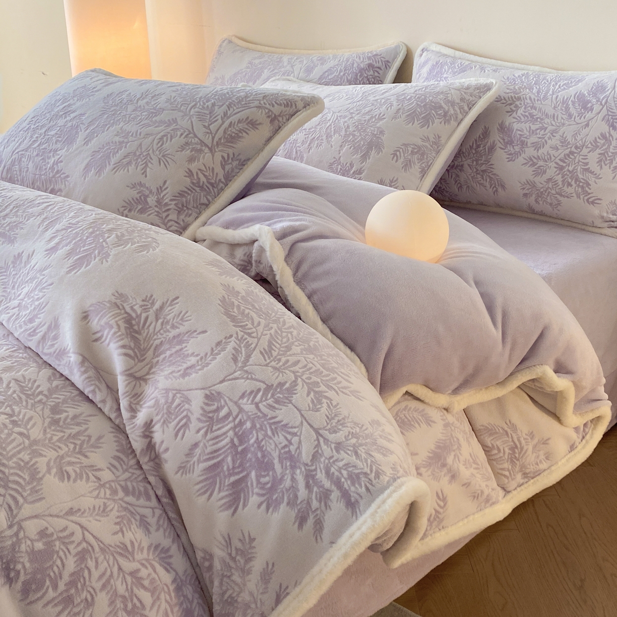 91家纺网 家纺一手货源 找家纺 绘萱家居 2025新款爆款高密消光包边雕花牛奶绒四件套立体5D 圣彼得-紫