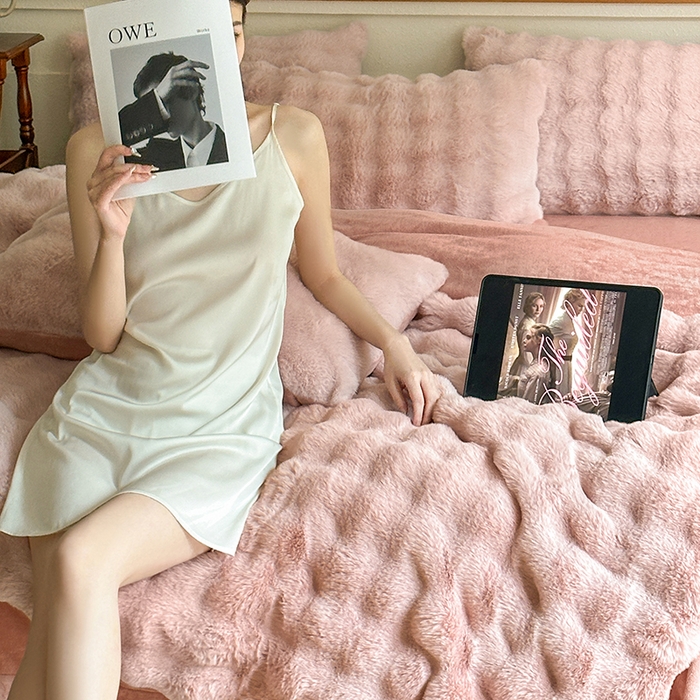 91家纺网 家纺一手货源 找家纺 可恩欣 2025新款兔毛牛奶绒印花剪花四件套 波尔多粉