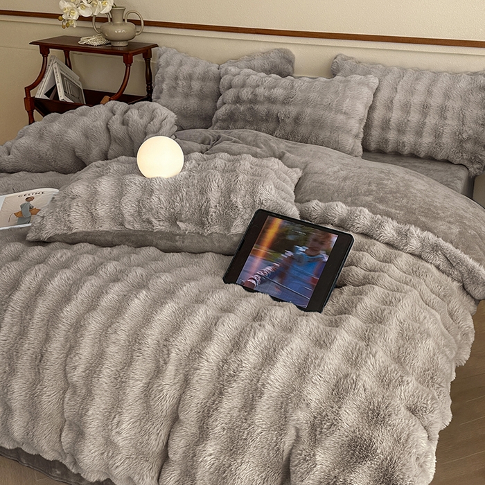 91家纺网 家纺一手货源 找家纺 可恩欣 2025新款兔毛牛奶绒印花剪花四件套 卡布里灰