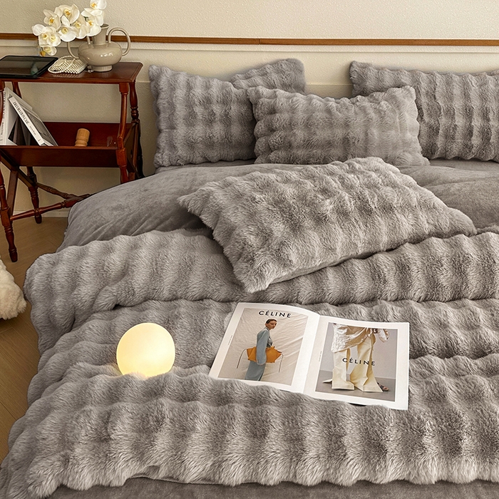 91家纺网 家纺一手货源 找家纺 可恩欣 2025新款兔毛牛奶绒印花剪花四件套 卡布里灰