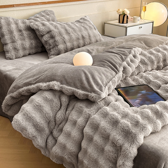 91家纺网 家纺一手货源 找家纺 可恩欣 2025新款兔毛牛奶绒印花剪花四件套 卡布里灰