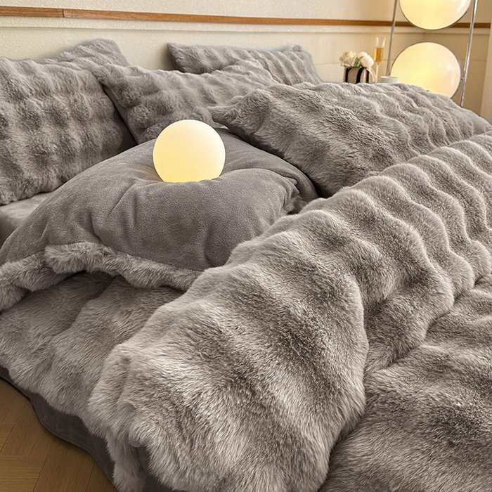 91家纺网 家纺一手货源 找家纺 可恩欣 2025新款兔毛牛奶绒印花剪花四件套 卡布里灰