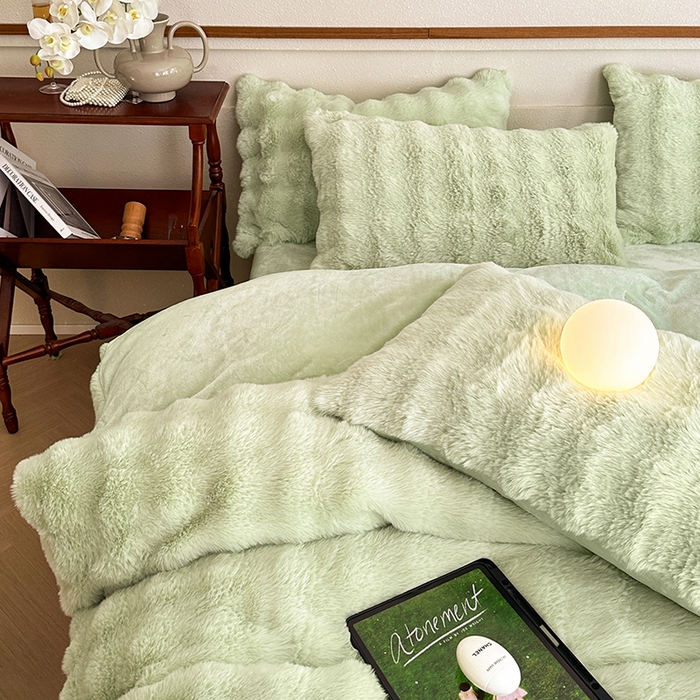 91家纺网 家纺一手货源 找家纺 可恩欣 2025新款兔毛牛奶绒印花剪花四件套 抹茶奶绿