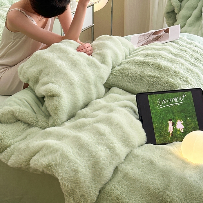 91家纺网 家纺一手货源 找家纺 可恩欣 2025新款兔毛牛奶绒印花剪花四件套 抹茶奶绿