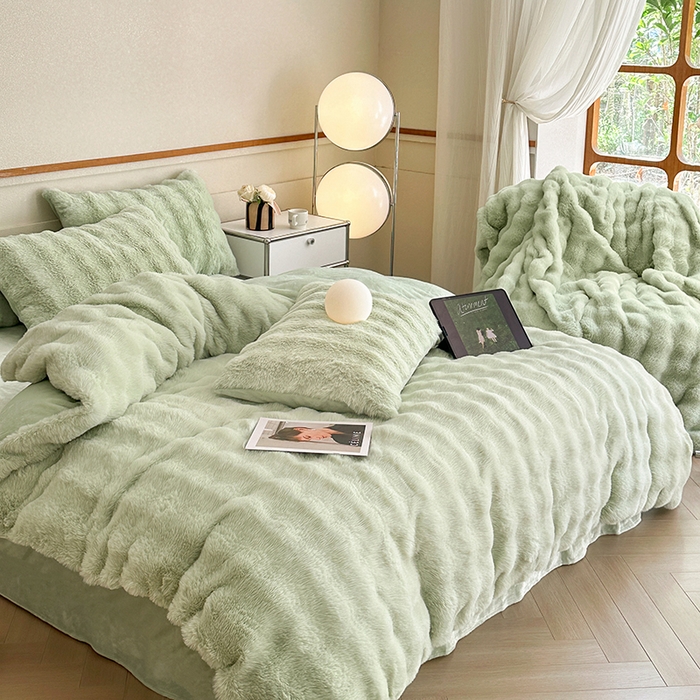 91家纺网 家纺一手货源 找家纺 可恩欣 2025新款兔毛牛奶绒印花剪花四件套 抹茶奶绿