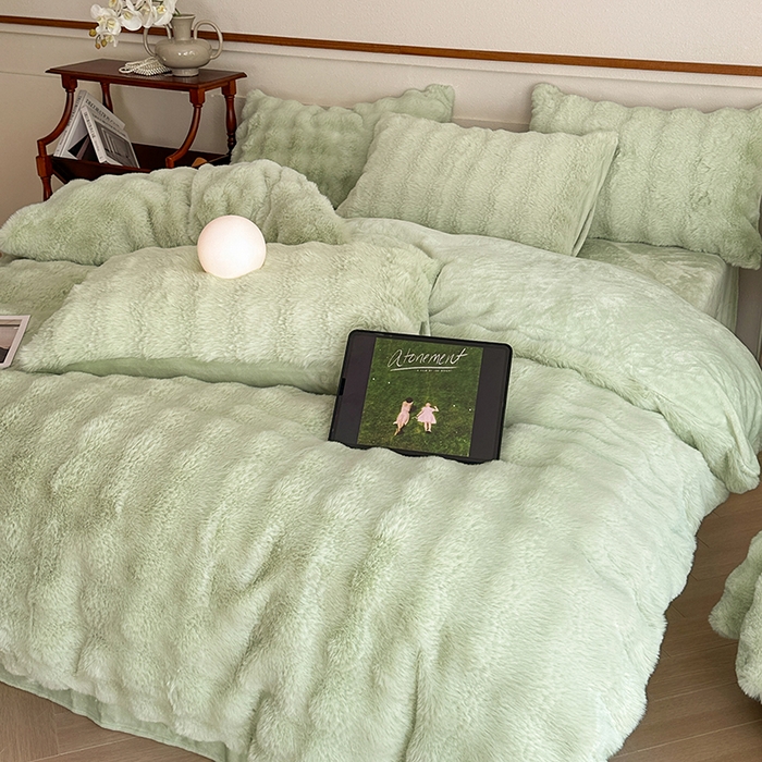 91家纺网 家纺一手货源 找家纺 可恩欣 2025新款兔毛牛奶绒印花剪花四件套 抹茶奶绿