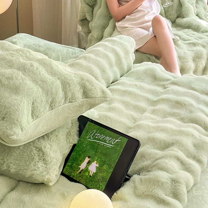 91家纺网 家纺一手货源 找家纺 可恩欣 2025新款兔毛牛奶绒印花剪花四件套 抹茶奶绿