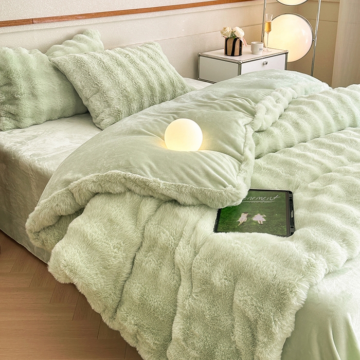 91家纺网 家纺一手货源 找家纺 可恩欣 2025新款兔毛牛奶绒印花剪花四件套 抹茶奶绿