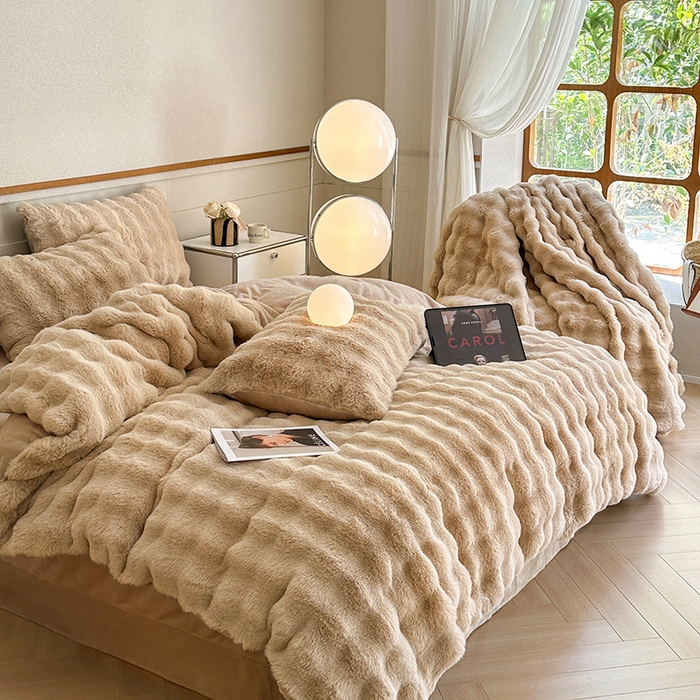 91家纺网 家纺一手货源 找家纺 可恩欣 2025新款兔毛牛奶绒印花剪花四件套 莫兰迪咖