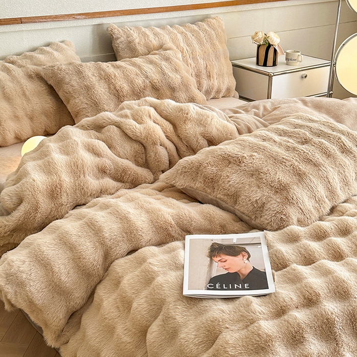 91家纺网 家纺一手货源 找家纺 可恩欣 2025新款兔毛牛奶绒印花剪花四件套 莫兰迪咖