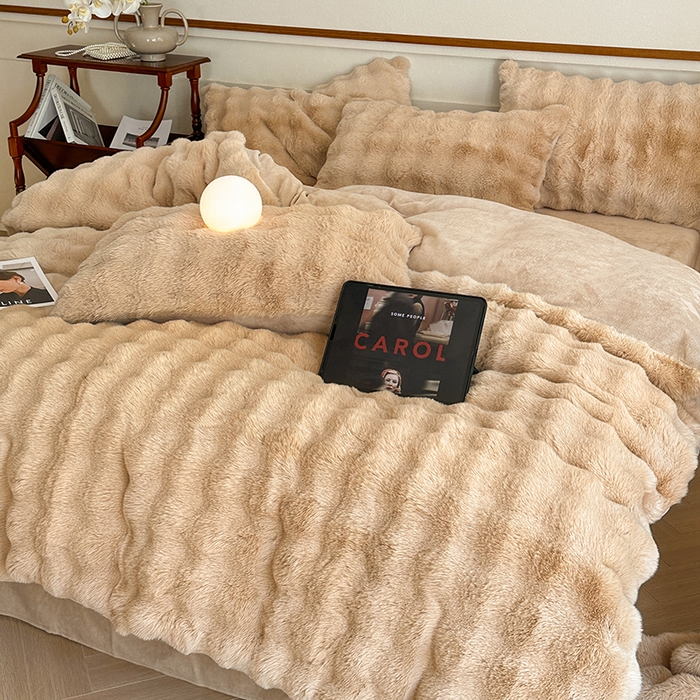 91家纺网 家纺一手货源 找家纺 可恩欣 2025新款兔毛牛奶绒印花剪花四件套 莫兰迪咖