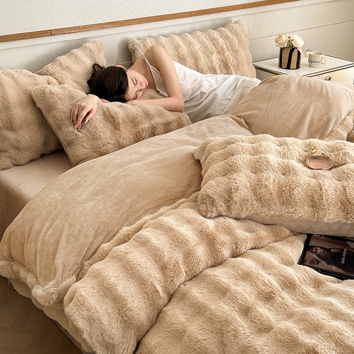 91家纺网 家纺一手货源 找家纺 可恩欣 2025新款兔毛牛奶绒印花剪花四件套 莫兰迪咖