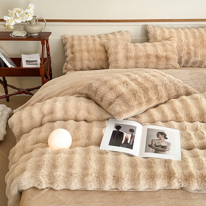 91家纺网 家纺一手货源 找家纺 可恩欣 2025新款兔毛牛奶绒印花剪花四件套 莫兰迪咖