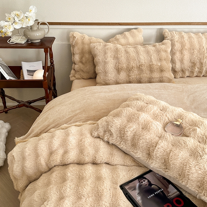 91家纺网 家纺一手货源 找家纺 可恩欣 2025新款兔毛牛奶绒印花剪花四件套 莫兰迪咖