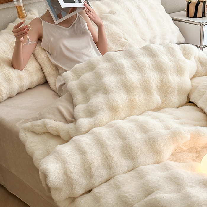 91家纺网 家纺一手货源 找家纺 可恩欣 2025新款兔毛牛奶绒印花剪花四件套 伊丽莎白