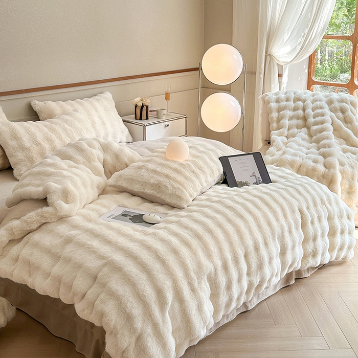 91家纺网 家纺一手货源 找家纺 可恩欣 2025新款兔毛牛奶绒印花剪花四件套 伊丽莎白