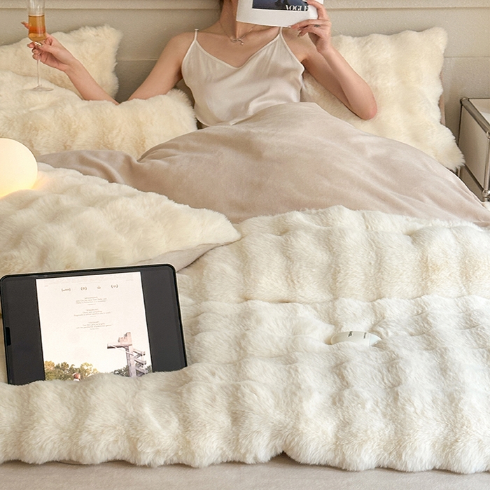 91家纺网 家纺一手货源 找家纺 可恩欣 2025新款兔毛牛奶绒印花剪花四件套 伊丽莎白