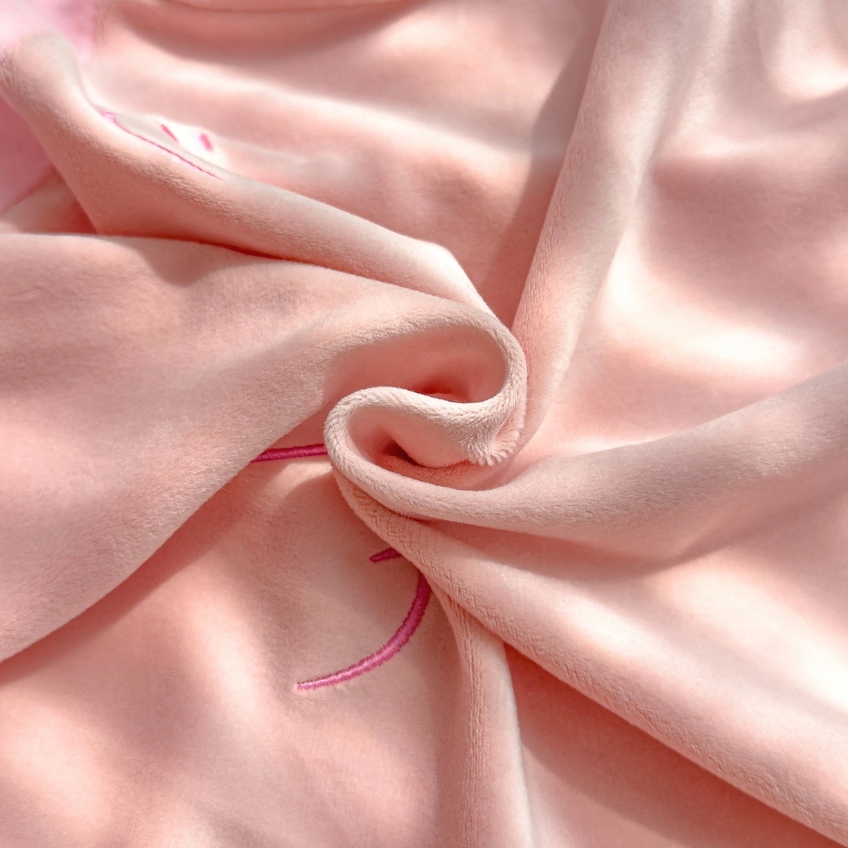 91家纺网 家纺一手货源 找家纺 诺可 2025新款绒款猫肚枕记忆枕枕头枕芯-招财猫 招财猫-粉色