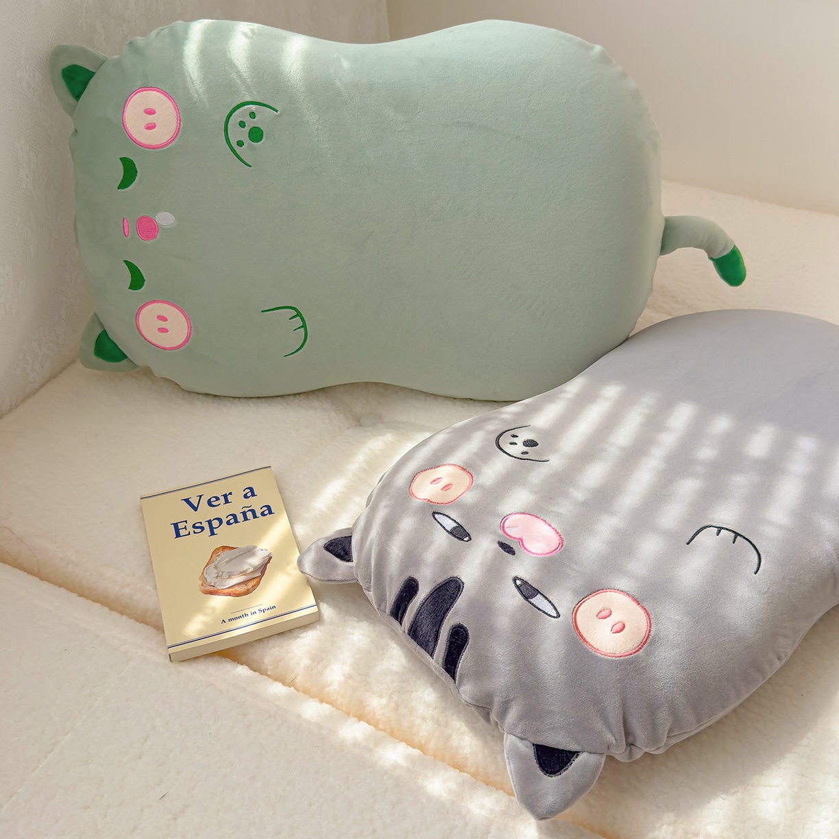 91家纺网 家纺一手货源 找家纺 诺可 2025新款绒款猫肚枕记忆枕枕头枕芯-招财猫 招财猫-灰色