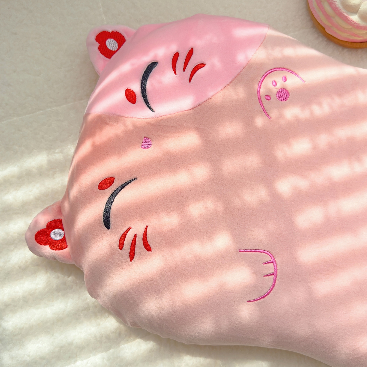 91家纺网 家纺一手货源 找家纺 诺可 2025新款绒款猫肚枕记忆枕枕头枕芯-招财猫 招财猫-粉色