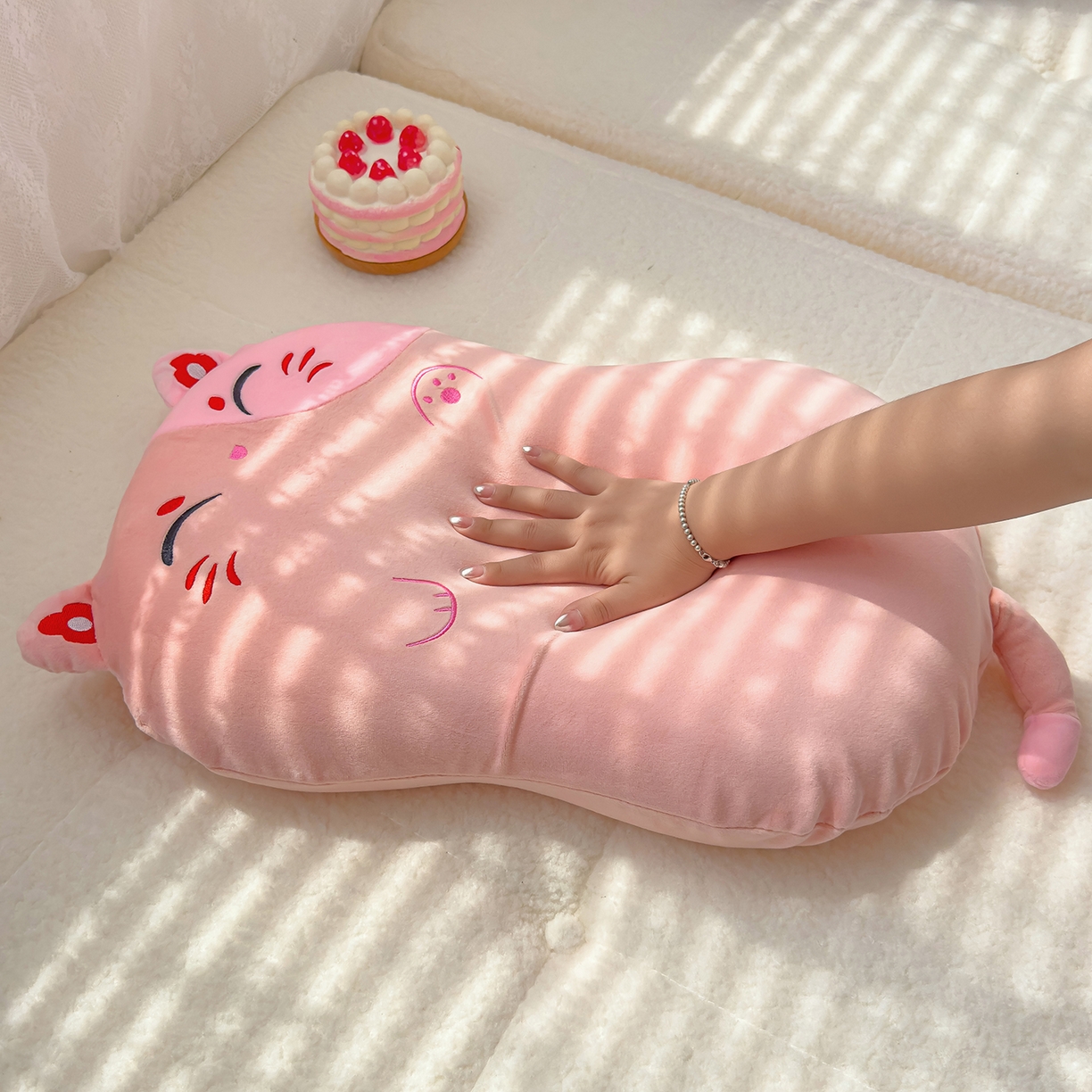 91家纺网 家纺一手货源 找家纺 诺可 2025新款绒款猫肚枕记忆枕枕头枕芯-招财猫 招财猫-粉色