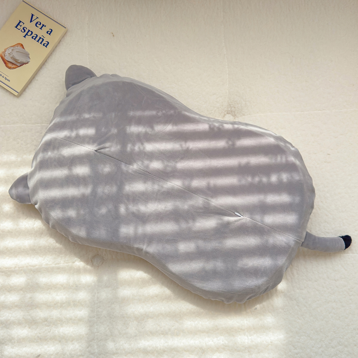 91家纺网 家纺一手货源 找家纺 诺可 2025新款绒款猫肚枕记忆枕枕头枕芯-招财猫 招财猫-灰色