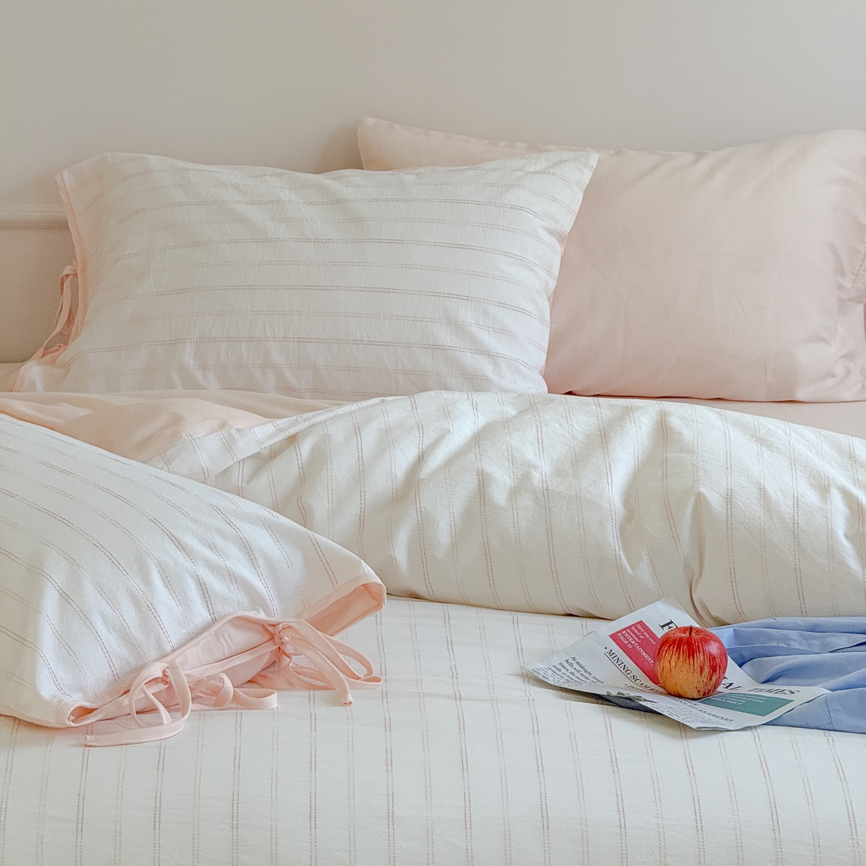 91家纺网 家纺一手货源 找家纺 （总）小春日和 2025新款全棉提花条纹四件套纯棉人字纹水洗提花绑带款四件套民宿四件套纯色床单1.8床笠简约被套