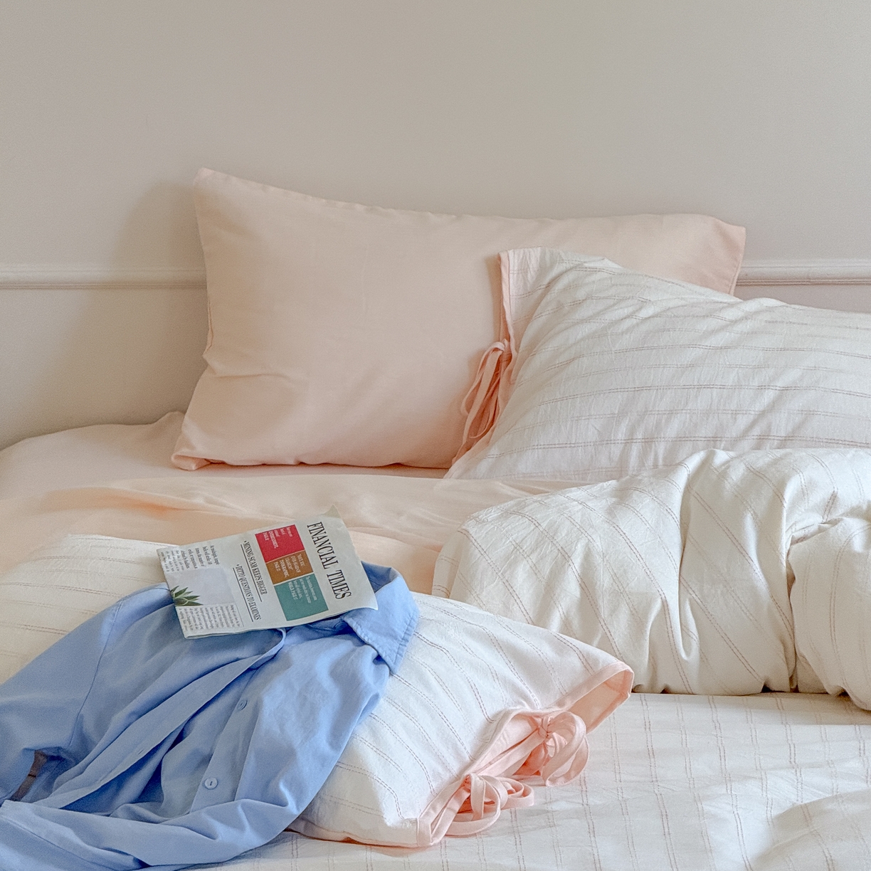 91家纺网 家纺一手货源 找家纺 （总）小春日和 2025新款全棉提花条纹四件套纯棉人字纹水洗提花绑带款四件套民宿四件套纯色床单1.8床笠简约被套