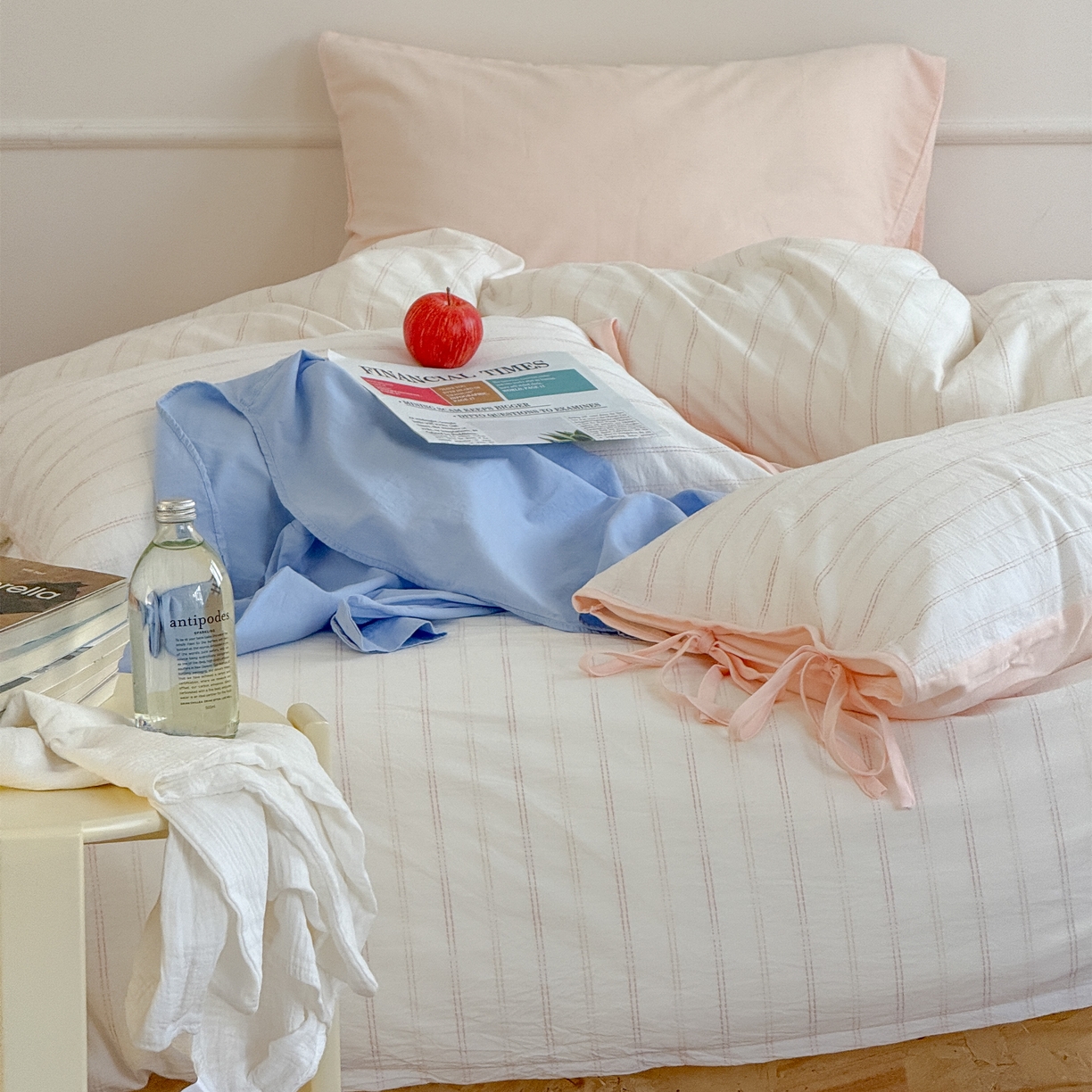 91家纺网 家纺一手货源 找家纺 （总）小春日和 2025新款全棉提花条纹四件套纯棉人字纹水洗提花绑带款四件套民宿四件套纯色床单1.8床笠简约被套