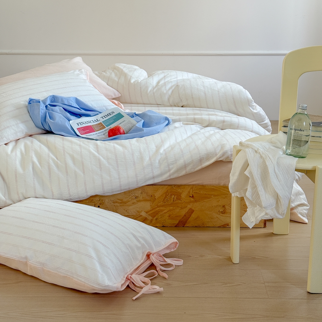 91家纺网 家纺一手货源 找家纺 （总）小春日和 2025新款全棉提花条纹四件套纯棉人字纹水洗提花绑带款四件套民宿四件套纯色床单1.8床笠简约被套