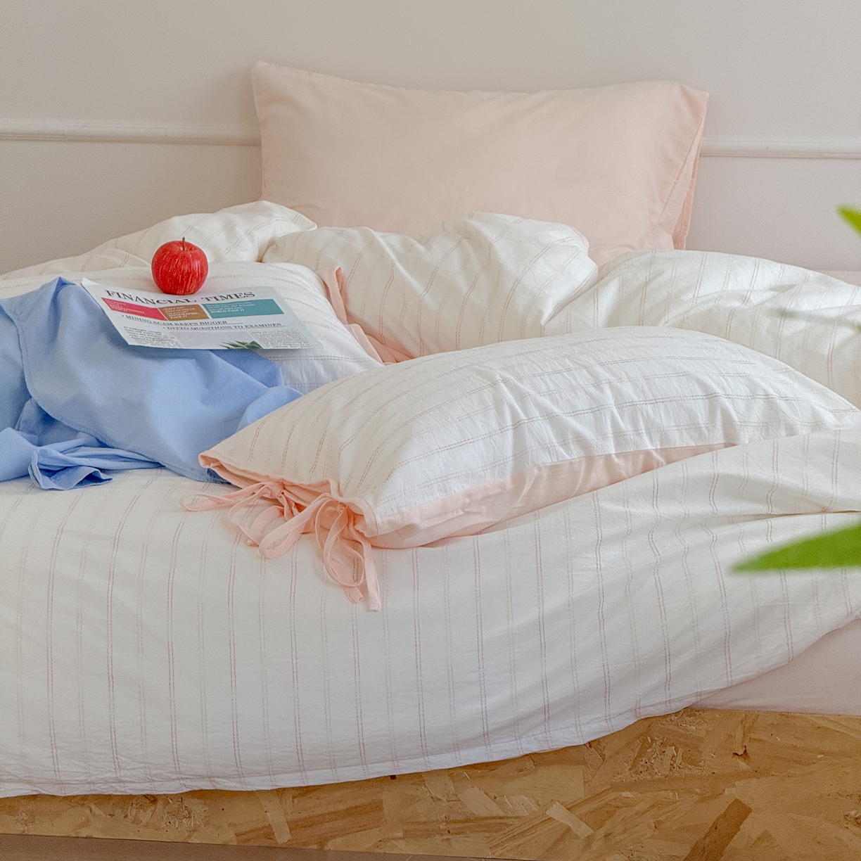 91家纺网 家纺一手货源 找家纺 （总）小春日和 2025新款全棉提花条纹四件套纯棉人字纹水洗提花绑带款四件套民宿四件套纯色床单1.8床笠简约被套