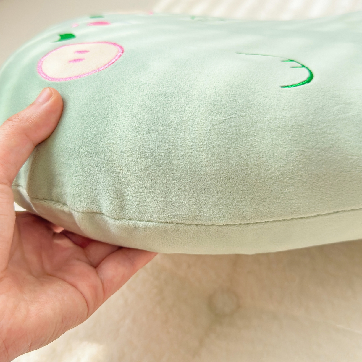 91家纺网 家纺一手货源 找家纺 诺可 2025新款绒款猫肚枕记忆枕枕头枕芯-招财猫 招财猫-绿色