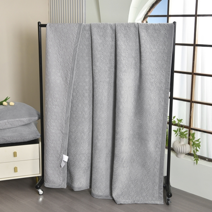 91家纺网 家纺一手货源 找家纺 源舜家纺 2025新款天丝棉婴儿绒双面单床盖 天丝棉灰色