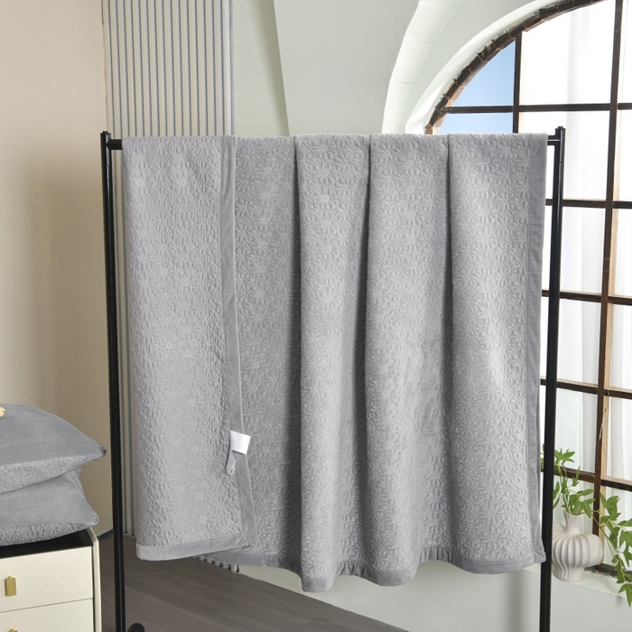 91家纺网 家纺一手货源 找家纺 源舜家纺 2025新款天丝棉婴儿绒双面单床盖 天丝棉灰色