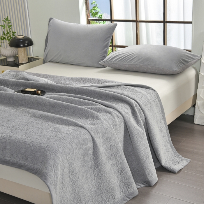 91家纺网 家纺一手货源 找家纺 源舜家纺 2025新款天丝棉婴儿绒双面单床盖 天丝棉灰色