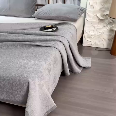 91家纺网 家纺一手货源 找家纺 源舜家纺 2025新款天丝棉婴儿绒双面单床盖 天丝棉灰色