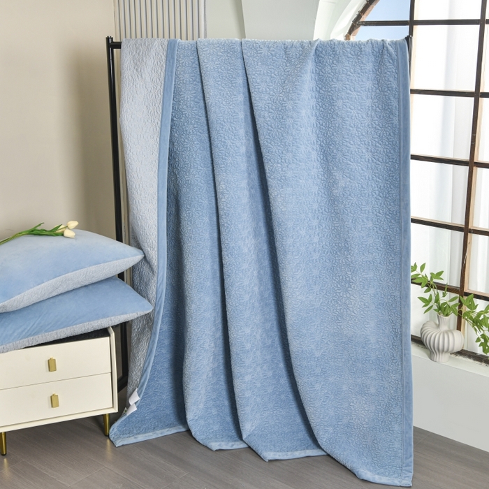 91家纺网 家纺一手货源 找家纺 源舜家纺 2025新款天丝棉婴儿绒双面单床盖 天丝棉蓝色