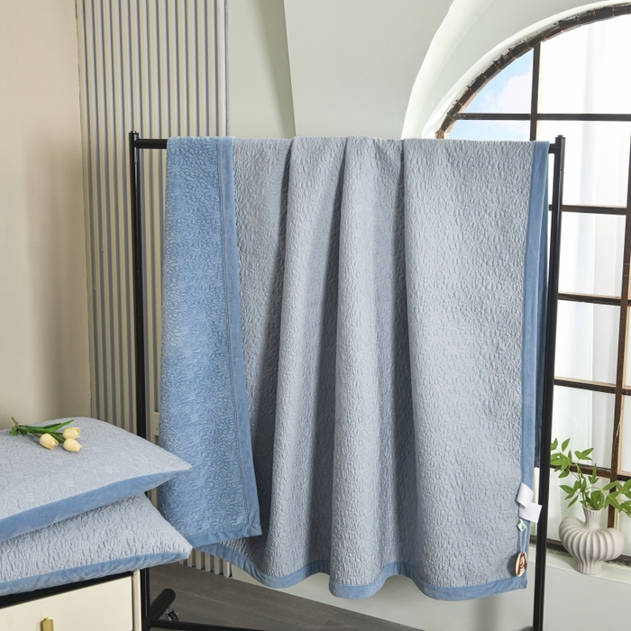 91家纺网 家纺一手货源 找家纺 源舜家纺 2025新款天丝棉婴儿绒双面单床盖 天丝棉蓝色