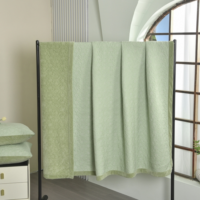 91家纺网 家纺一手货源 找家纺 源舜家纺 2025新款天丝棉婴儿绒双面单床盖 天丝棉绿色