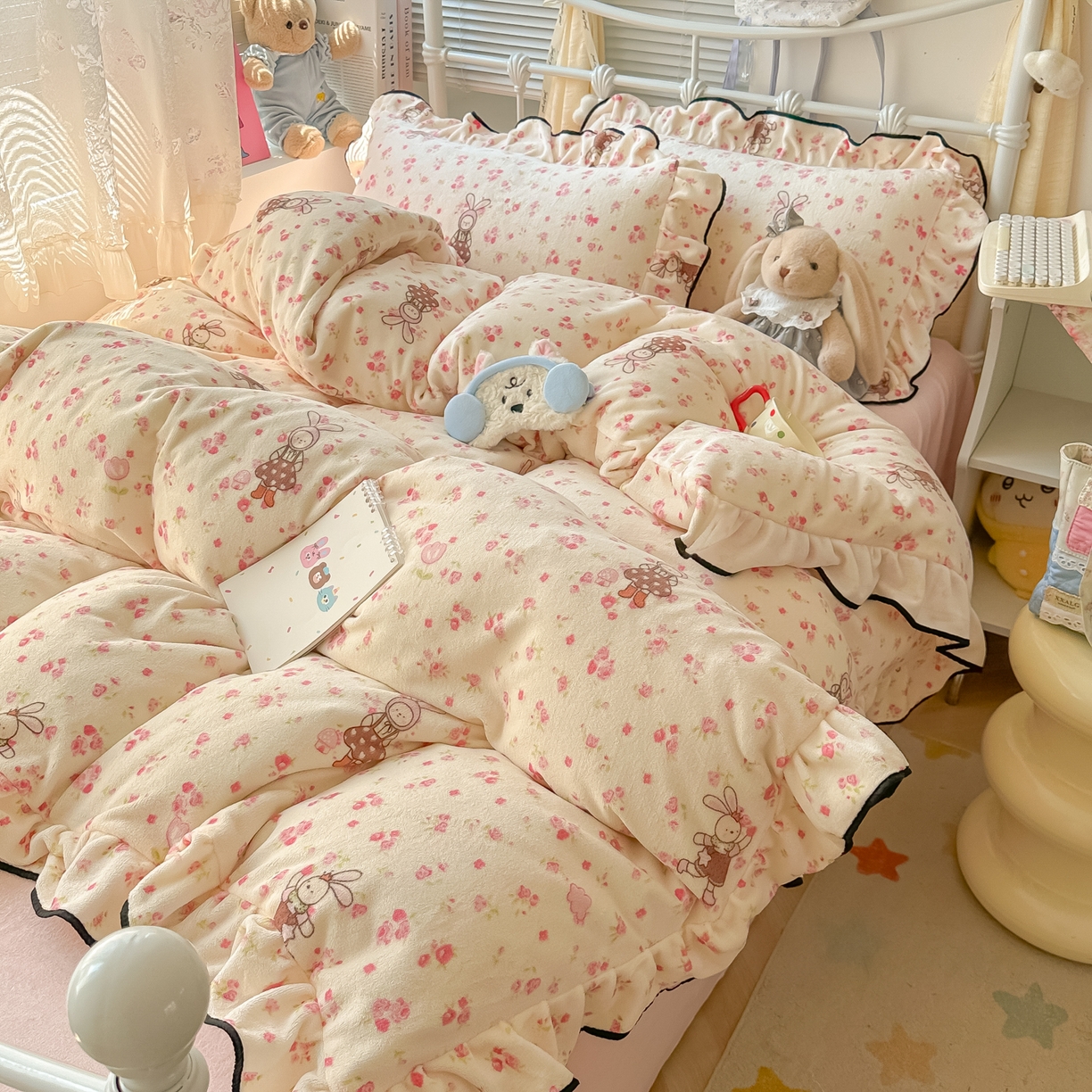 91家纺网 家纺一手货源 找家纺 （总）韩都家居 2025新款亲肤舒适韩版温暖牛奶绒四件套-花边款