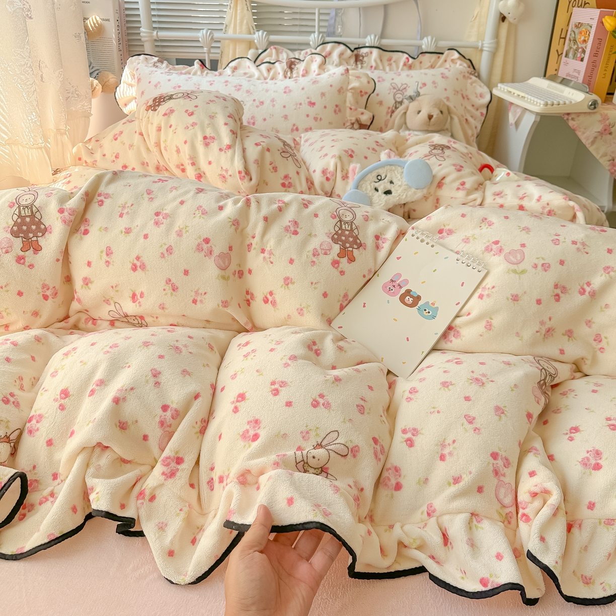 91家纺网 家纺一手货源 找家纺 （总）韩都家居 2025新款亲肤舒适韩版温暖牛奶绒四件套-花边款