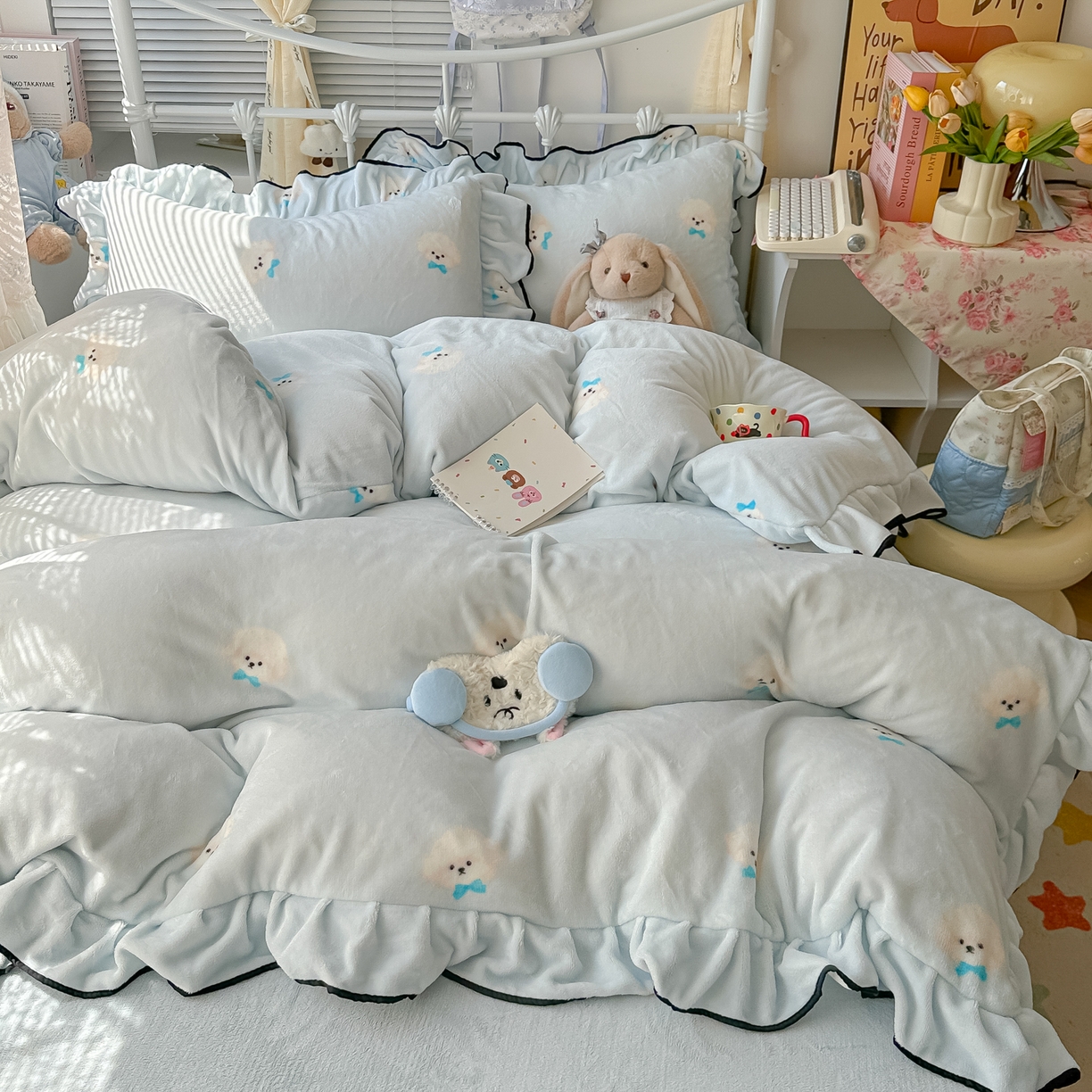 91家纺网 家纺一手货源 找家纺 韩都家居 2025新款亲肤舒适韩版温暖牛奶绒四件套-花边款 蝴蝶结小狗-兰