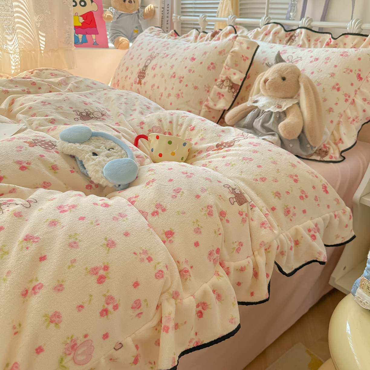 91家纺网 家纺一手货源 找家纺 韩都家居 2025新款亲肤舒适韩版温暖牛奶绒四件套-花边款 花园兔兔