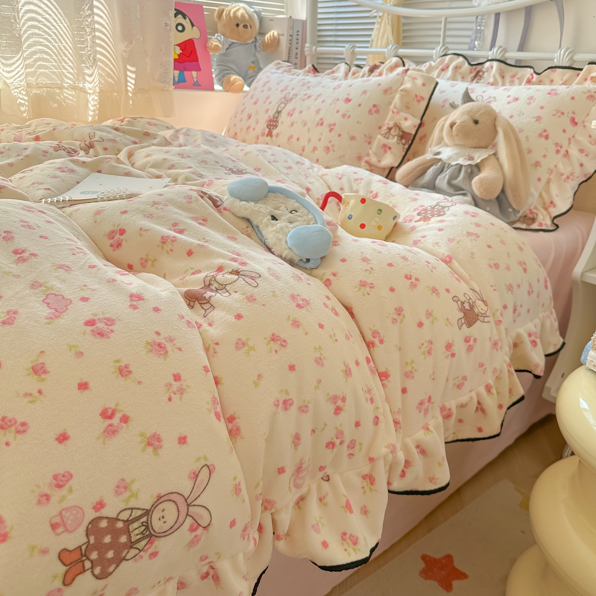 91家纺网 家纺一手货源 找家纺 韩都家居 2025新款亲肤舒适韩版温暖牛奶绒四件套-花边款 花园兔兔