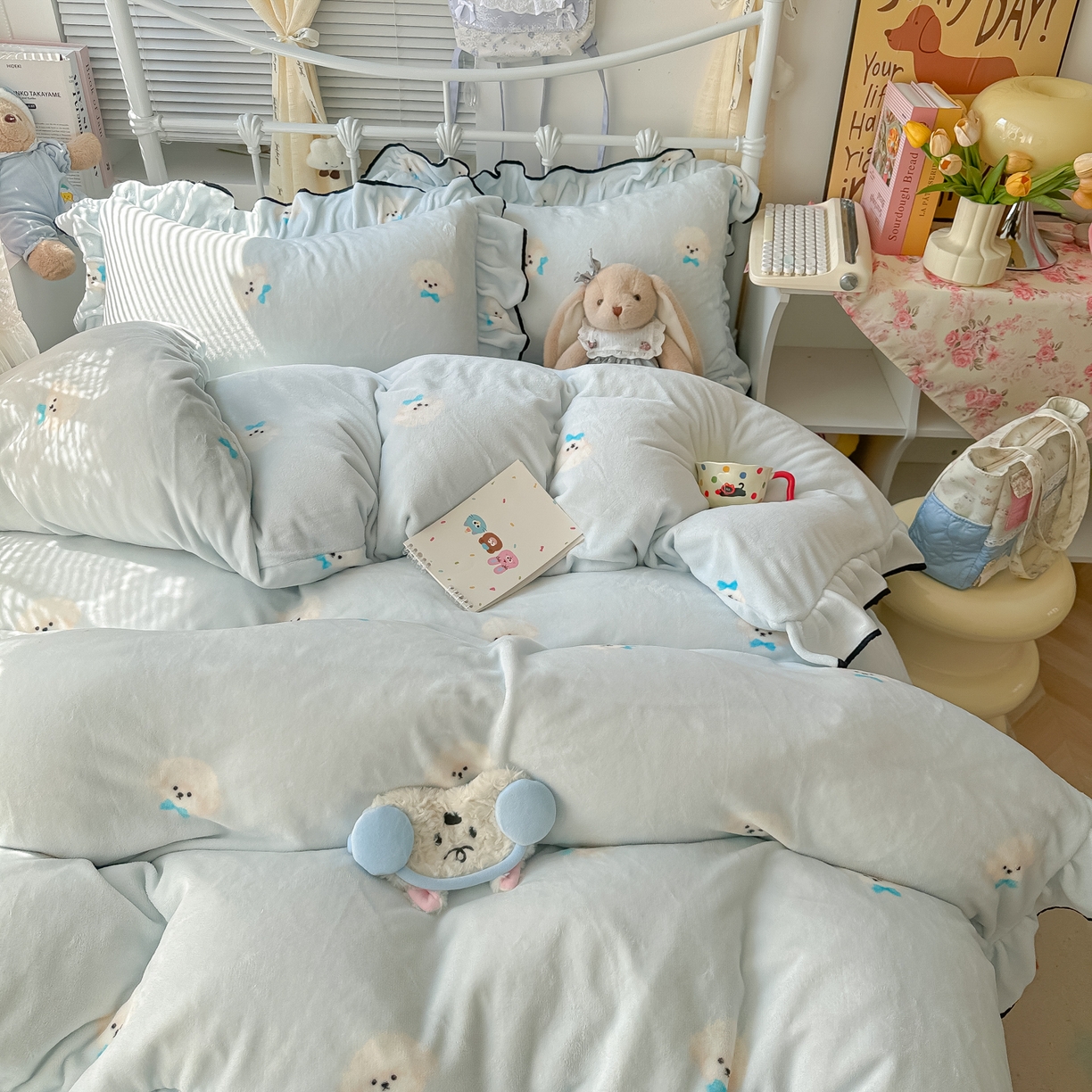 91家纺网 家纺一手货源 找家纺 韩都家居 2025新款亲肤舒适韩版温暖牛奶绒四件套-花边款 蝴蝶结小狗-兰