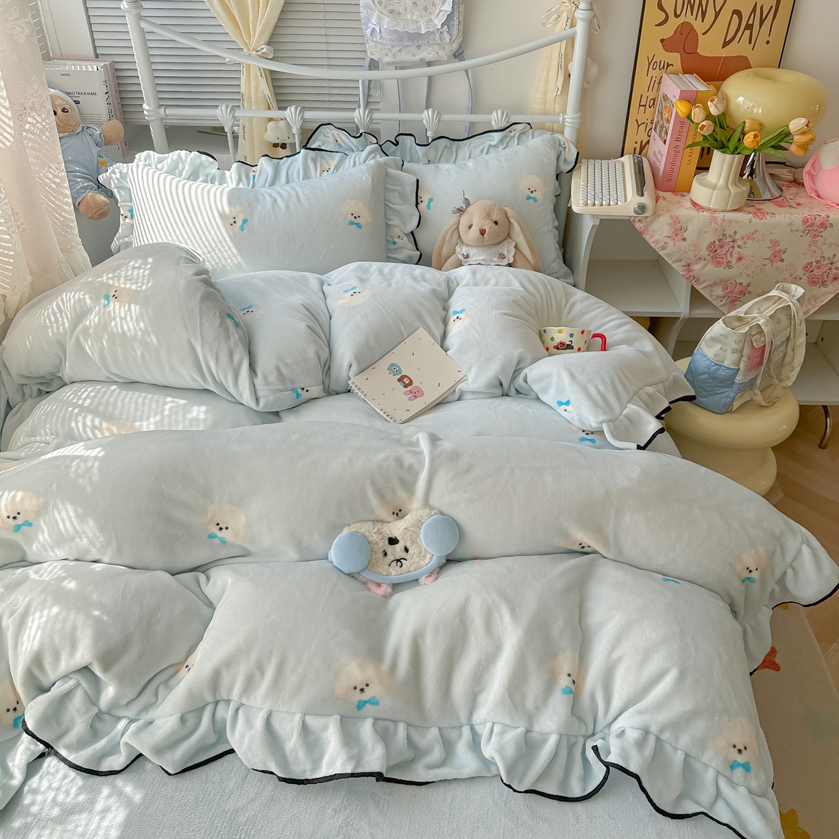 91家纺网 家纺一手货源 找家纺 韩都家居 2025新款亲肤舒适韩版温暖牛奶绒四件套-花边款 蝴蝶结小狗-兰